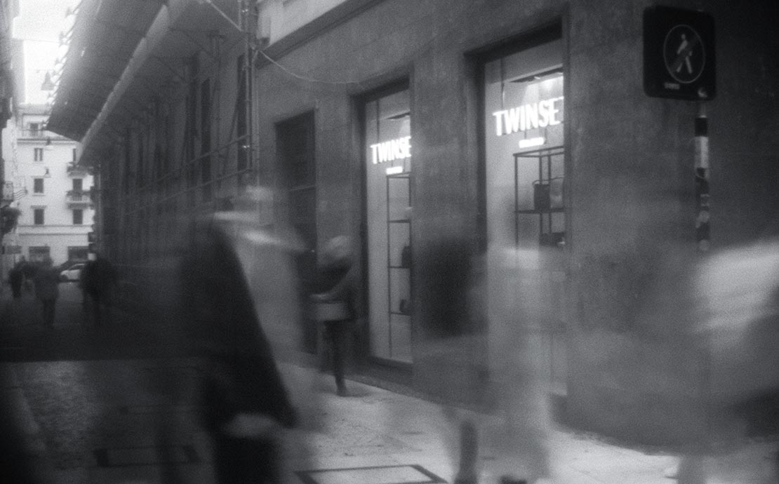 Still 4 — La ragazza d’argento